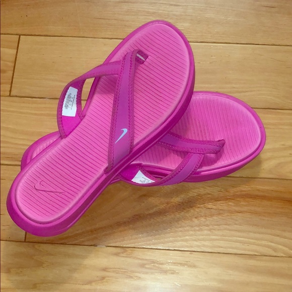 nike flip flops women pink